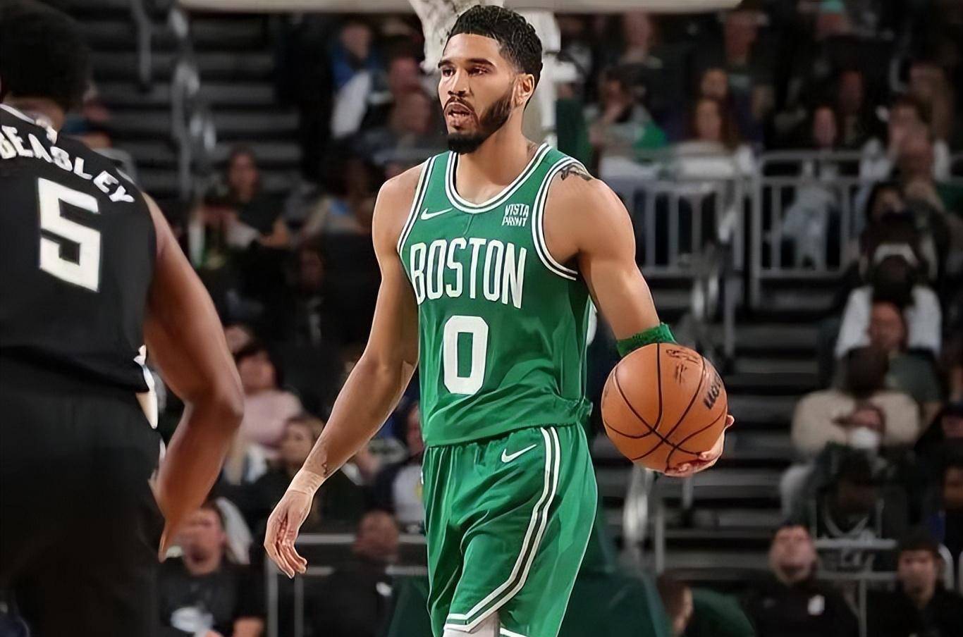 塔图姆在利物浦比赛中反败为胜，刷新纪录引发热议！